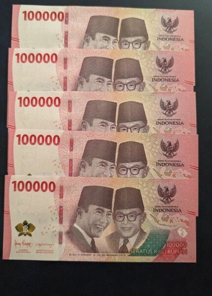未使用 新札 最新紙幣 最高額 外国紙幣 インドネシア 10万 ルピア World money banknote ピン札 5枚