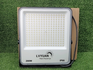 未使用　LVYUAN リョクエン 200W LED投光器 サイズ 330×290×50mm SL-TG20080