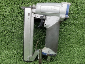 中古 makita マキタ 4mm 軽天タッカー エア 工具 AT422CA