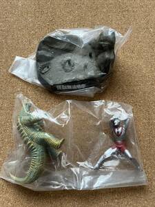 ウルトラ怪獣名鑑　　 怪獣無法地帯　　　ウルトラマン VS レッドキング　　内袋未開封品　　　送料300円〜