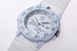 LUMINOX Falling Bones ルミノックス　フォーリングボーンズ　ファイナルエディション　限定腕時計「ホワイト」単品特価！