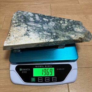 翡翠　ヒスイ　糸魚川　原石　台座　1.9kg