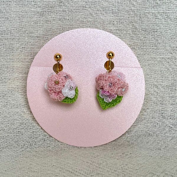 紫陽花のイヤリング　レース編み　ハンドメイド　手編み　アクセサリー