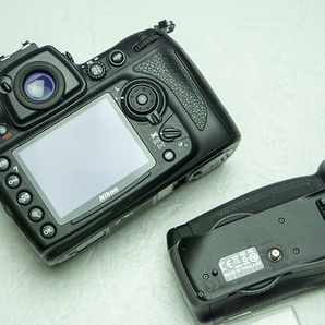 シャッターカウント13400台 Nikon ニコン D700ボディ ニコン MB-D10グリップ付 元箱付の画像9
