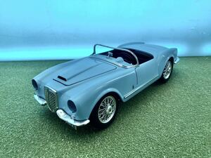 [ Junk ]1/18 BBurago Lancia Aurelia B24 SPIDER (1955) front window . head light . with defect, photograph . overall. outer box . scratch equipped.