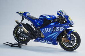 タミヤ 1/12 GAULOISES YAMAHA YZR-M1 '04 #46 ヤマハ バレンティーノ・ロッシ 2004年ワールドチャンピオン 完成品