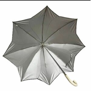 折りたたみ日傘　花の様なデザイン　おしゃれ　内側シルバー日傘　黒色日傘