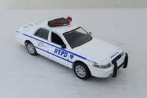 GREENLIGHT NYPD POLICE FORD CROWN VICTORIA EXPLORER フォード 箱無 3台 1/64? イクレ_画像2