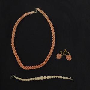 珊瑚 / サンゴ 羽織紐 保存ケース付き 他 ネックレス イヤリング 含 アクセサリー 服飾小物 計2点 セット 現状品