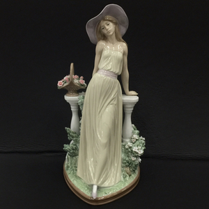 リアドロ 輝く時 女性 花 陶器 人形 置物 フィギュリン 高さ約35㎝ インテリア雑貨 LLADRO QX062-15