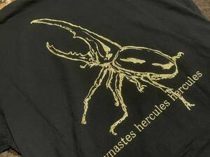 〈送料込み〉【HirokA】ヘラクレスオオカブト　バックプリントTシャツ　XLサイズ　黒Tに金ラメ　ゴールドラメ