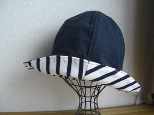 * hand made tulip cap reversible remake navy blue & white . navy blue stripe 