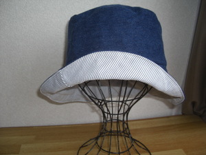 * hand made bucket hat reversible remake blue Denim & white blue stripe 