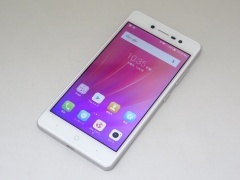 ZTE Blade E02 SIMフリー ホワイト SIM Free 16G 送料無料 即決 本体