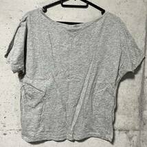 美品 ユニクロ×パイレーツオブカリビアン Tシャツグレー SサイズプリントTシャツ 半袖Tシャツ 断捨離_画像2