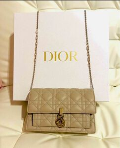 極美品　MISS DIOR チェーンポーチカナージュ ラムスキン 長財布 チェーンウォレット　¥375.000