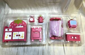  new goods * box color fading have * mother garden * cute strawberry * strawberry bed room & kitchen room * miniature * doll house .