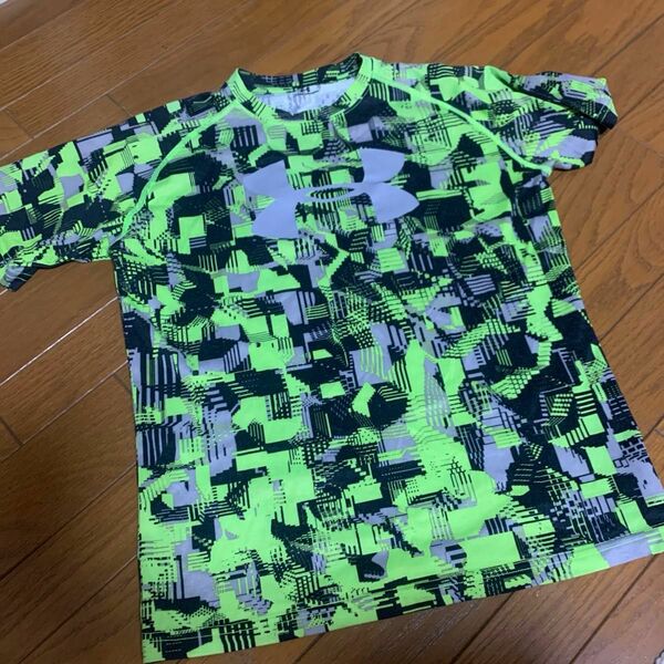 アンダーアーマー　tシャツ