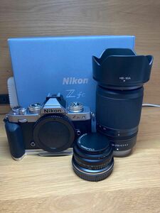 Nikon Zfc ボディ Z DX 50-250 VR、銘匠光学25mm f2付き