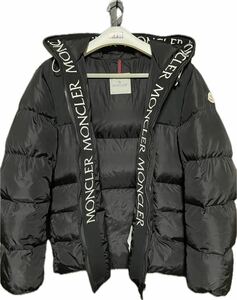 サイズ5 MONCLER　モンクレール　 MONTCLA モンクラー 人気商品　白ワッペン　ダウンジャケット　刺ロゴ 2017年モデル 大きいサイズ