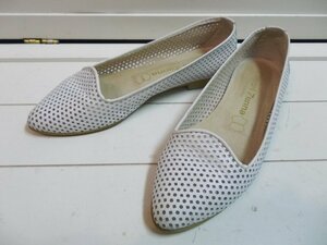 *Gianni Zenna*..... pumps / punching / white / white / leather / Spain made /36 size 