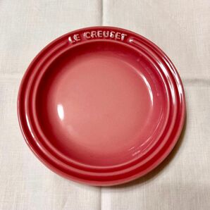 【新品未使用】ル・クルーゼ　ラウンドプレート 15cm ローズクォーツ　ピンク　取り皿　ケーキ皿