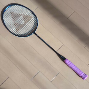 YONEX