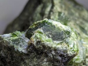 天然石 ブラジル産 クロムダイオプサイト 原石