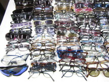 5D170NZ◎Zoff/JINS/サングラス/老眼鏡などを含む 200点超え 大量まとめ売り 眼鏡 ジャンク◎中古_画像5