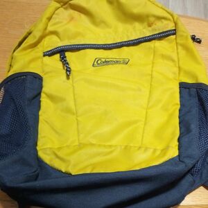 中古品　Coleman 　リュックサック　黄色