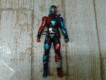 He1655-098♪【60】S.H.Figuarts 仮面ライダービルド ラビットタンクフォーム_画像4