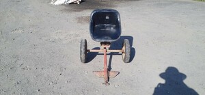 耕運機　管理機　車輪付き座席　牽引　メーカー型式不明　片輪パンクしています　ジャンク品　商品説明欄を必ず最後までご覧下さい