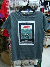 ジョーズ JAWS ポスタープリント 半袖Tシャツ グレー (M)_画像2