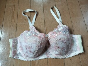 * cleaning settled Wacoal bra C80 maternity .. san pink wing
