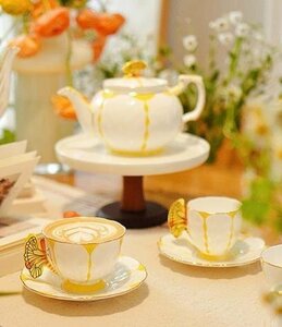 Aynsley エインズレイ　イギリス　洋食器　茶器　蝴蝶柄　蝶々　ティーポット　お祝い　プレゼント　イエロー