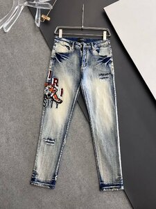 AMIRI　アミリ　メンズ　ジーンズ　スリム　ストレッチ　刺繍文字　ダメージ　デニム　ジーパン　29-36　サイズ選択可能　4280