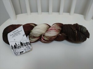 amirisuアミリス・毛糸☆Trek・Handdyed☆おめかしオペラ(ブラウン×ピンク系)100gカセ糸・合細・ウール 100%【ヴァレンタイン限定色】