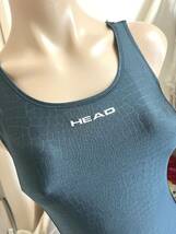 ●レディース水着１１L●クロスプラス【HEAD】フィットネス水着＊競泳水着*ワンピース水着：チャコール*シャドークロコ柄_画像2