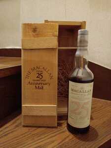 マッカラン25年物　空瓶と木箱　43％　70cl　DISTILLED1969　BOTTLED1995年　　ラベル下部に以上の表記があり　　