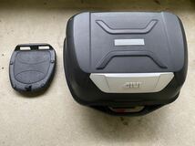 GIVI リアボックス トップケース E43NTLD 割れ欠け無し おまけ付_画像1