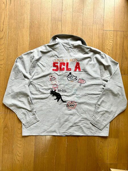 ScoLar スカラー『ネコ、UFO、スワン、りんご、カラフル刺繍 シャツ』