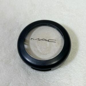 MAC cream color base Roo na eyeshadow 