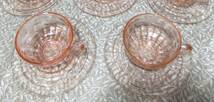 送料無料！ディプレッションガラス　ホッキンググラス【ブロックオプティック　カップ＆ソーサー(ピンク)２客】1930年代ファイヤーキング　_画像1