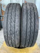 送料込み！205/75R16 BRIDGESTONE DURAVIS R205 22年 8.5mm 中古トラックタイヤ２本セット_画像1