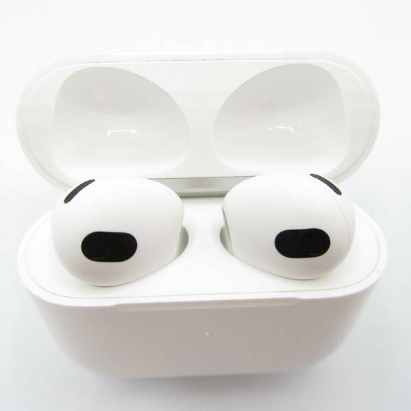 T1065☆Apple AirPods エアポッズ 第3世代 MagSafe充電ケース A2566・ イヤホン A2565 A2564 ワイヤレス 動作確認後初期化済み 中古品