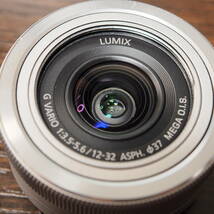 自動開閉レンズキャップ付 LUMIX G VARIO 12-32mm F3.5-5.6 ASPH. MEGA O.I.S. H-FS12032-S （シルバー）_画像4