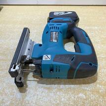 A♪ 美品 makita マキタ 充電式ジグソー JV182DZK 本体/バッテリー1個/ケース/未使用替刃 セット 電動工具 DIY 動作確認済み_画像6