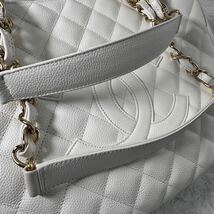 極美品　CHANEL シャネル キャビアスキン マトラッセ チェーンショルダーバッグ トートバッグ　ホワイト　12番台　シール・カード有_画像10