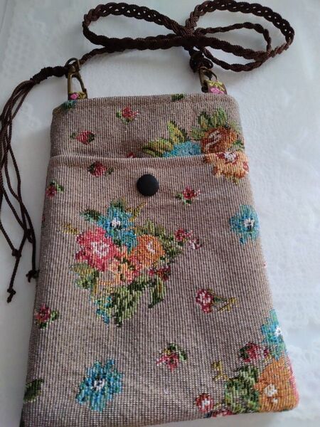 ハンドメイド スマホショルダー スマホポーチ。値下げしました。