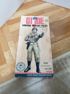 HASBRO is sbro1/6 GI JOE AIRBORNE military Police figure toy retro GI Joe that time thing used long-term storage 